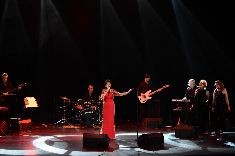 Linda de Suza au Casino Du Liban